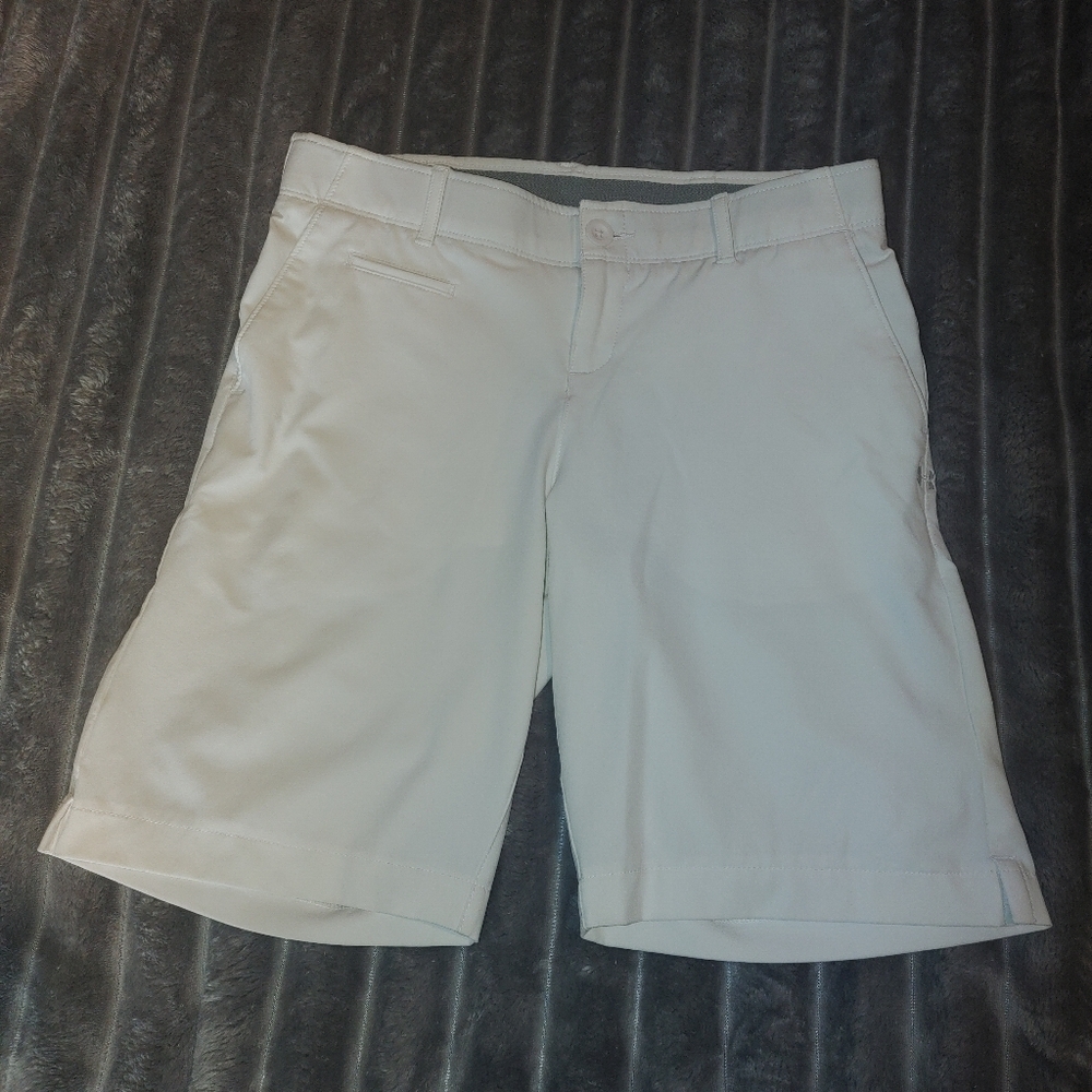 Under Armour White Bermuda Shorts Lightweight and Minimalist, Size 4 - Picture 10 of 10